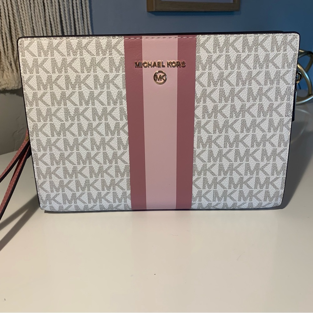 MICHAEL KORS Signature Logo Medium Travel Wrstlet Pouch